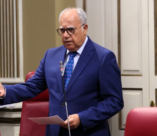 Curbelo apremia a Sanidad a agilizar las inversiones pendientes en La Gomera y así garantizar su ejecución en 2027