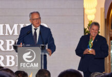 Curbelo es galardonado por su trayectoria pública en la primera edición de los premios FECAM