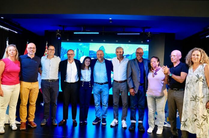 De izquierda a derecha, los componentes del nuevo comité directivo del PP de La Gomera. En 2º lugar, Jesus David Ramos, 3º Jorge Iván Negrín, 4º Víctor Herrera, 5º Verónica Morales y 6º Alfredo Seb