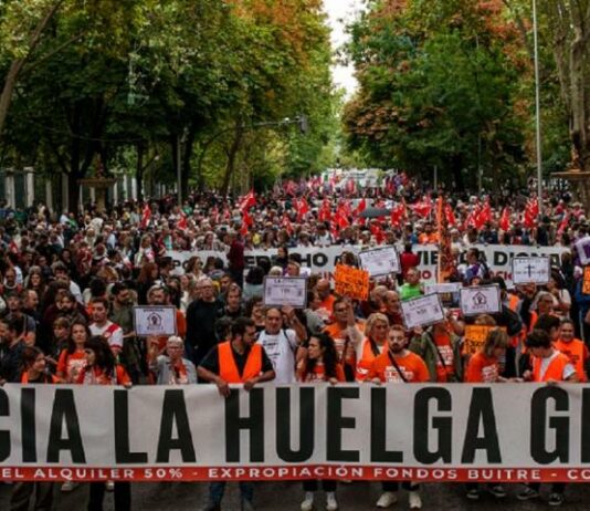Decenas de miles de personas se manifiestan por el derecho a la vivienda