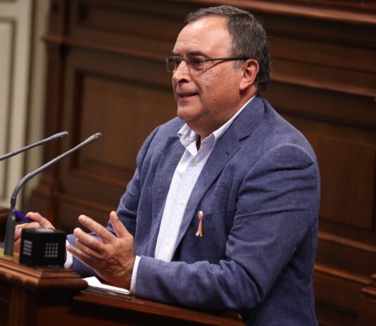 Plasencia se congratula de la OSP en las conexiones «pero el vuelo La Gomera-Tenerife tendría que ser más temprano»