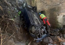 Herido grave un hombre de 78 años tras caer con su coche por un barranco en La Gomera