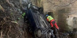 Herido grave un hombre de 78 años tras caer con su coche por un barranco en La Gomera