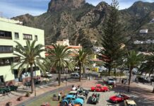 Vallehermoso recibe la visita de cerca de 70 vehículos clásicos en un encuentro de historia y tradición automovilística