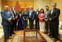 Astrid Pérez recibe a una delegación de la Cámara de Uruguay por el 300 aniversario de la llegada de los primeros canarios a Montevideo